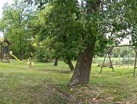 Lanterna Rossa Lantgård *